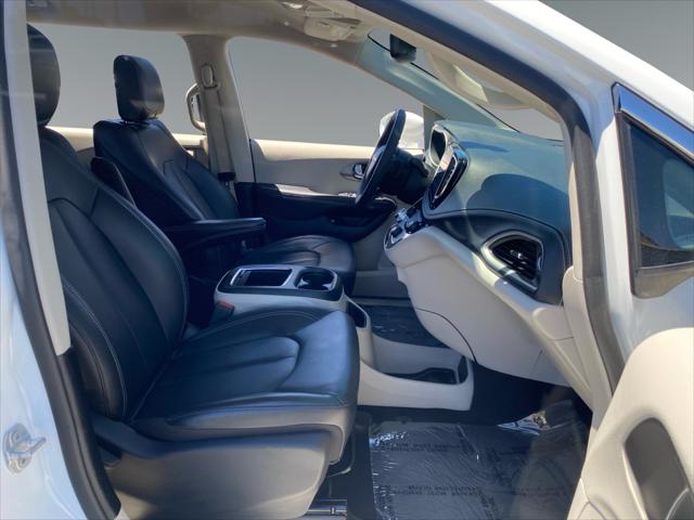 2022 Chrysler Pacifica Hybrid Touring L