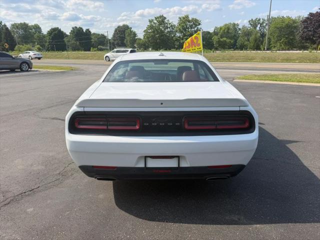 2016 Dodge Challenger SXT Plus