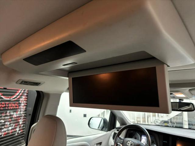 2017 Toyota Sienna XLE Premium 7 Passenger