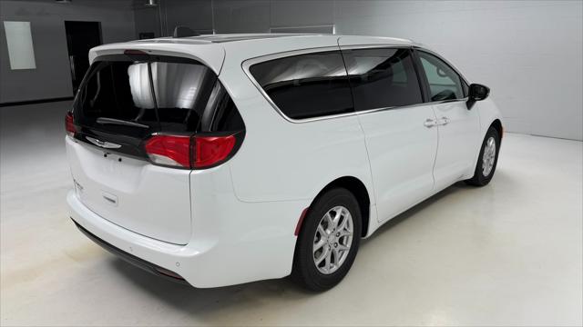 2027 Chrysler Pacifica LX