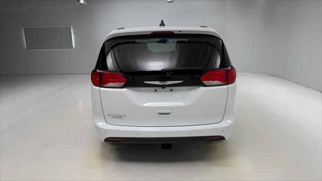 2027 Chrysler Pacifica LX