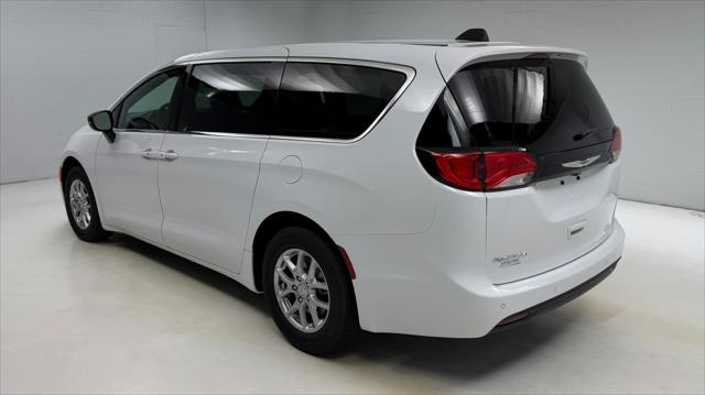 2027 Chrysler Pacifica LX
