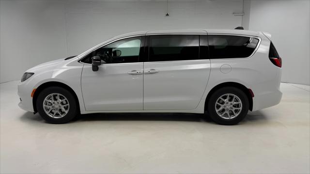 2027 Chrysler Pacifica LX