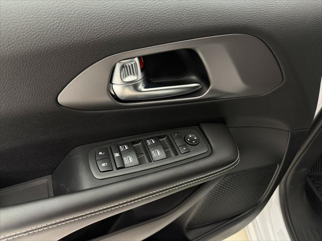 2027 Chrysler Pacifica LX