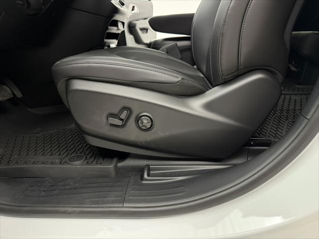 2027 Chrysler Pacifica LX