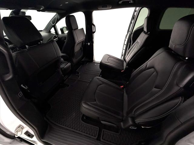 2027 Chrysler Pacifica LX