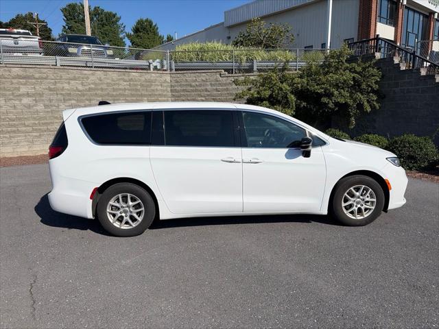 2025 Chrysler Pacifica Select 2025 Chrysler Pacifica Select