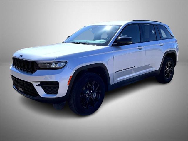 2025 Jeep Grand Cherokee Altitude 4x4 for sale in Sioux City, IA