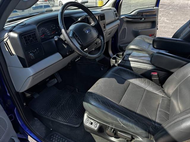 2003 Ford F-250 XLT 4dr Crew Cab 4WD SB