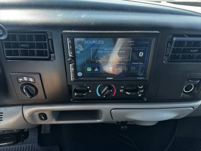 2003 Ford F-250 XLT 4dr Crew Cab 4WD SB