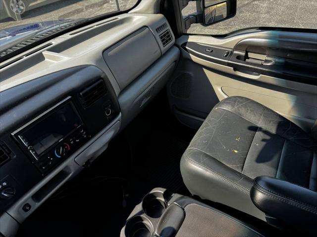 2003 Ford F-250 XLT 4dr Crew Cab 4WD SB