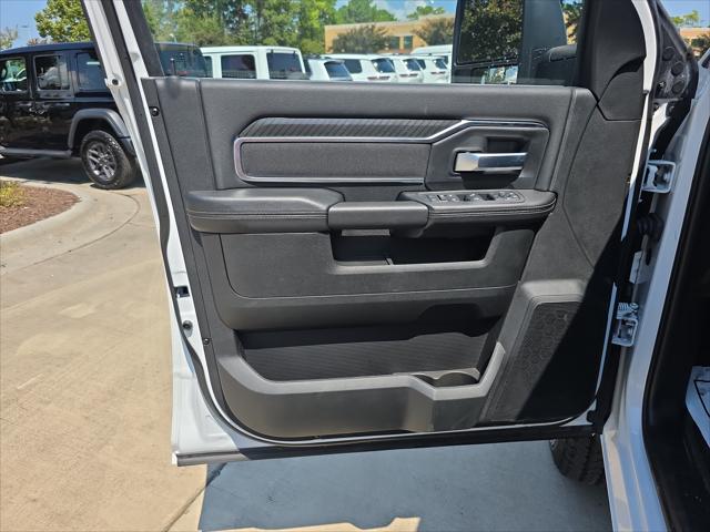 2025 Ram 3500 Big Horn Crew Cab 4x4 8 Box