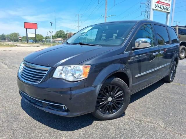 2013 Chrysler Town & Country Touring-L for sale in Waukegan, IL