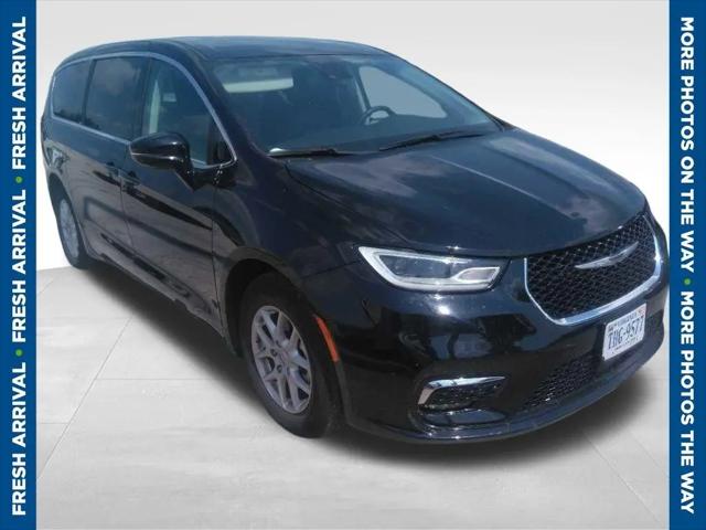 2024 Chrysler Pacifica Touring L for sale in Cedar Rapids, IA