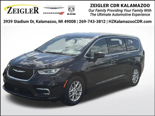 2025 Chrysler Pacifica Select for sale in Kalamazoo, MI