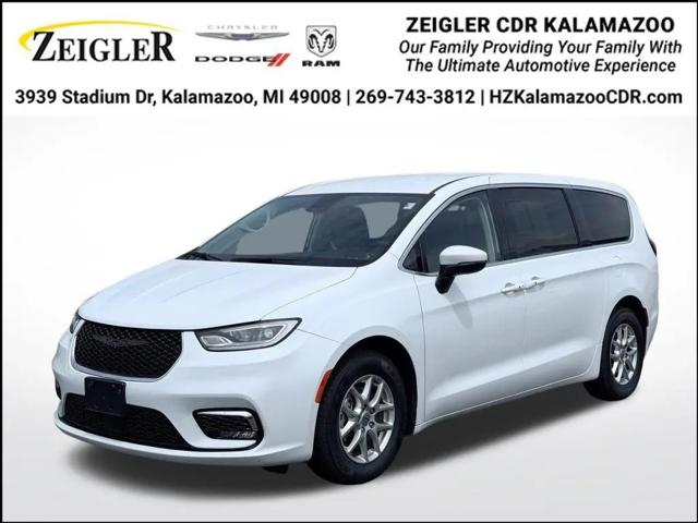 2025 Chrysler Pacifica Select for sale in Kalamazoo, MI