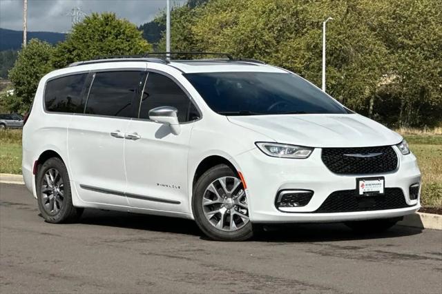 2022 Chrysler Pacifica Hybrid Pinnacle for sale in Eugene, OR