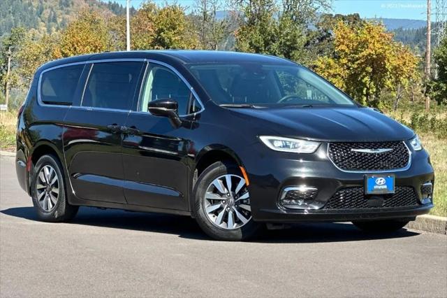 2022 Chrysler Pacifica Hybrid Touring L for sale in Eugene, OR