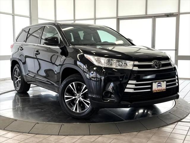 2017 Toyota Highlander LE for sale in Crystal Lake, IL