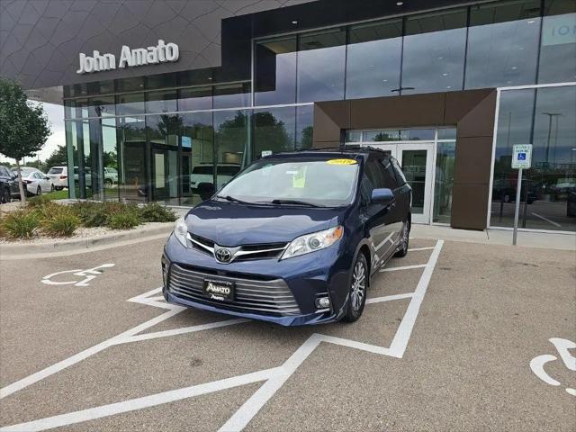 2018 Toyota Sienna XLE 8 Passenger for sale in Menomonee Falls, WI