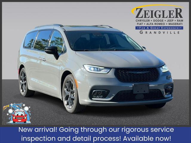 2025 Chrysler Pacifica Limited for sale in Grandville, MI