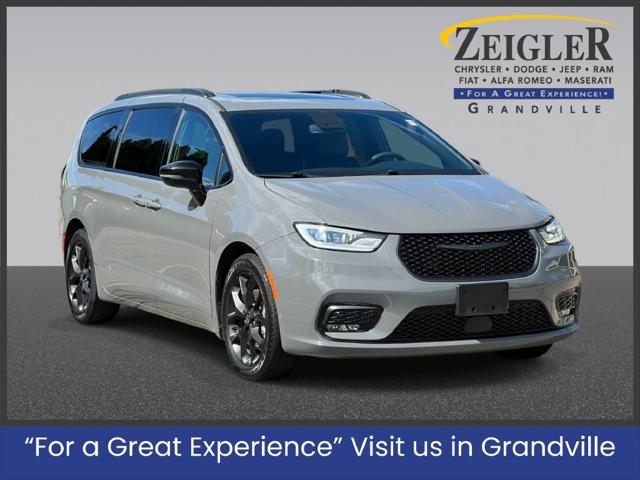 2025 Chrysler Pacifica Limited for sale in Grandville, MI