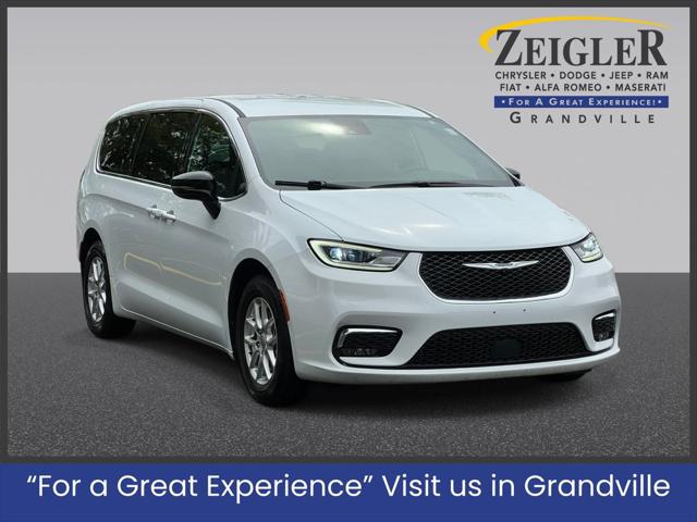 2025 Chrysler Pacifica Select for sale in Grandville, MI