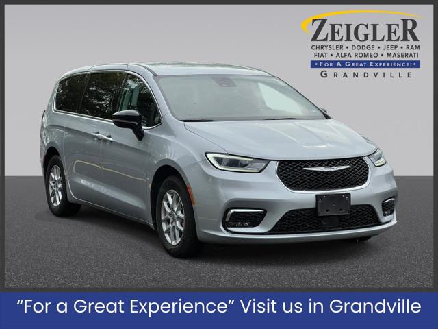 2024 Chrysler Pacifica Touring L for sale in Grandville, MI