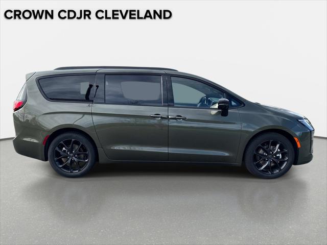 2027 Chrysler Pacifica Limited
