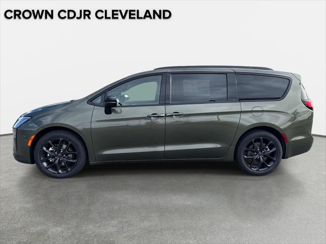 2027 Chrysler Pacifica Limited