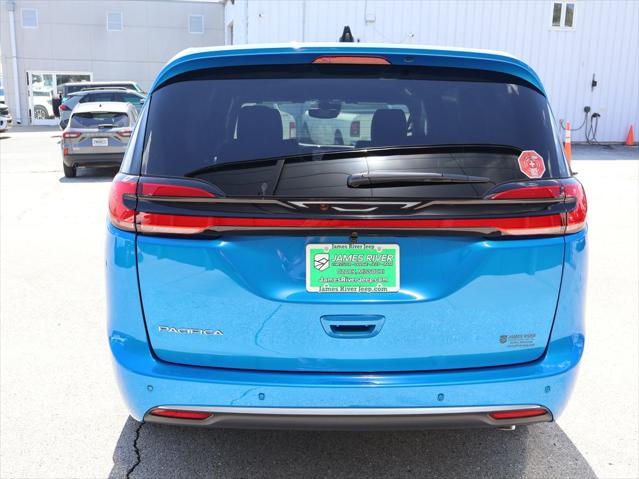 2027 Chrysler Pacifica Select