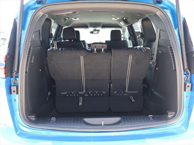 2027 Chrysler Pacifica Select