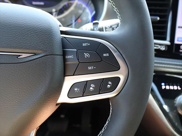 2027 Chrysler Pacifica Select