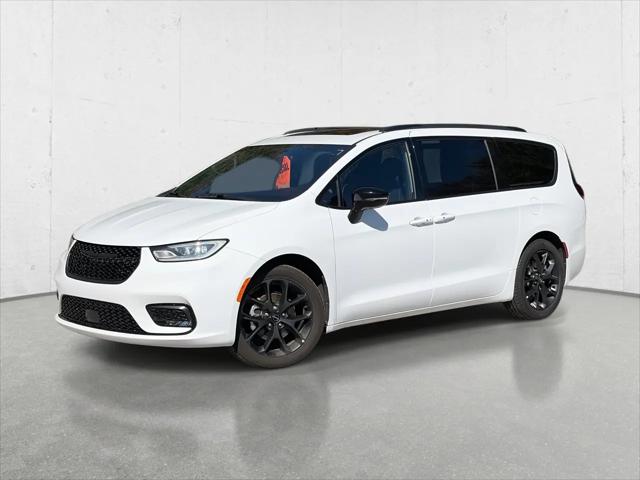 2025 Chrysler Pacifica Limited for sale in Valparaiso, IN
