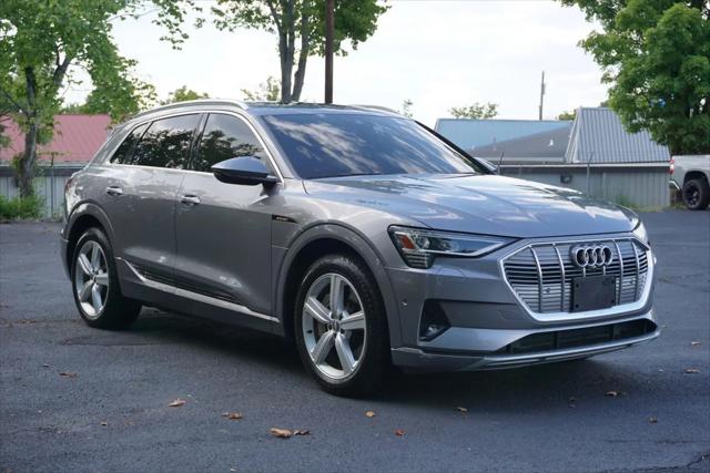 2019 Audi e-tron Premium Plus