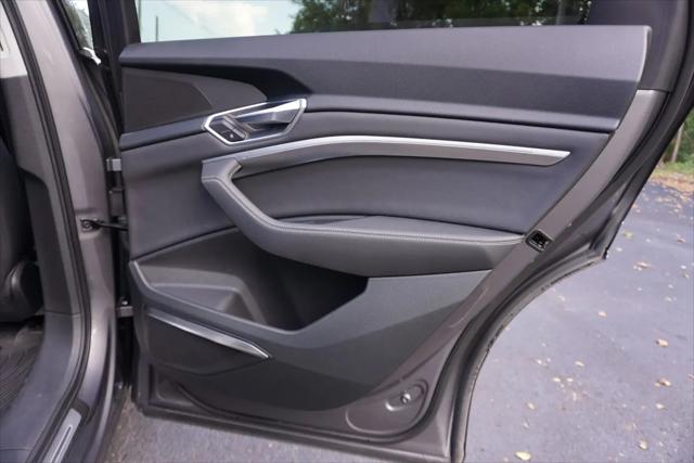 2019 Audi e-tron Premium Plus