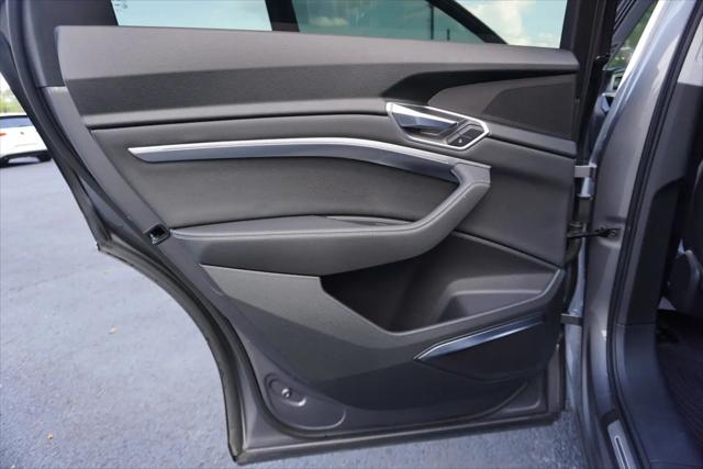 2019 Audi e-tron Premium Plus