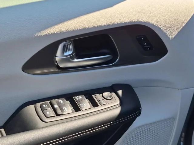 2023 Chrysler Pacifica Touring L AWD