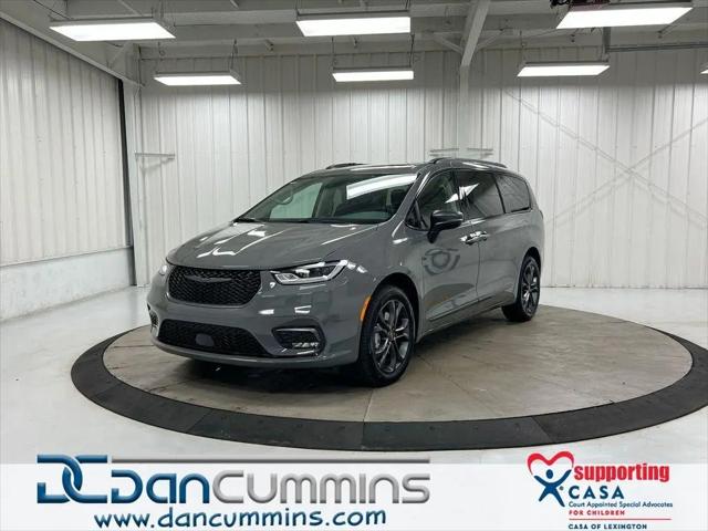 2023 Chrysler Pacifica Touring L AWD for sale in Paris, KY