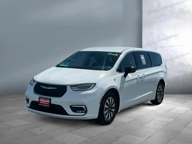 2024 Chrysler Pacifica Hybrid Select for sale in Sioux Falls, SD