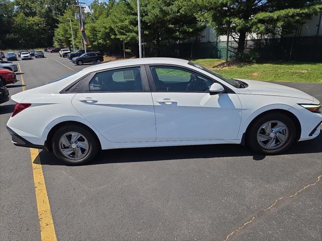 2024 Hyundai Elantra SE 2024 Hyundai Elantra SE