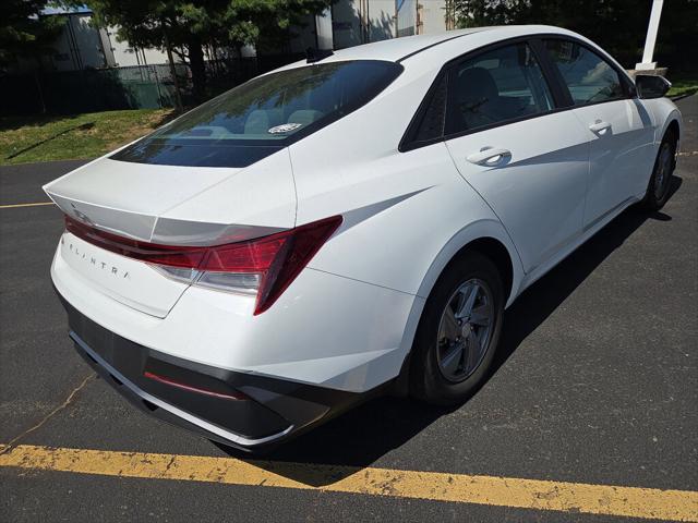 2024 Hyundai Elantra SE 2024 Hyundai Elantra SE
