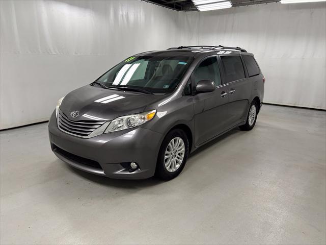 2017 Toyota Sienna XLE 8 Passenger