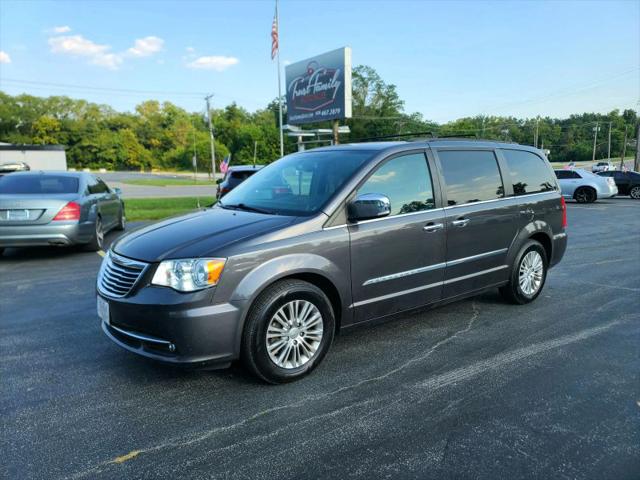2015 Chrysler Town & Country Touring-L for sale in Godfrey, IL