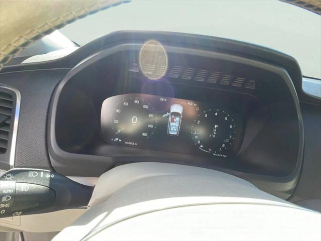 2016 Volvo XC90 T6 Momentum