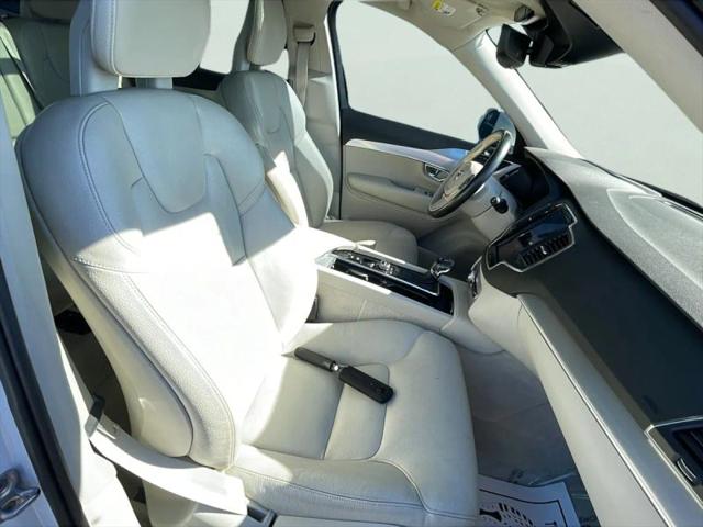 2016 Volvo XC90 T6 Momentum