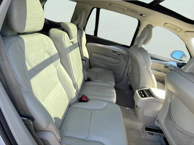 2016 Volvo XC90 T6 Momentum