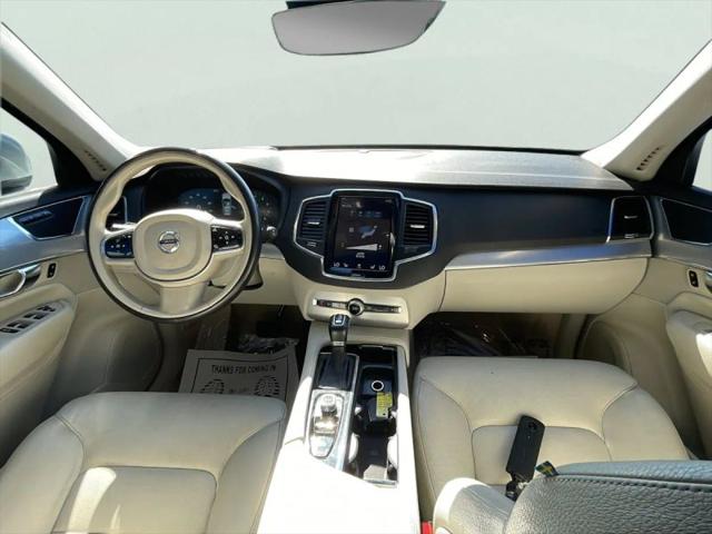 2016 Volvo XC90 T6 Momentum