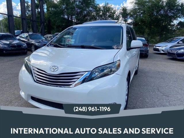 2017 Toyota Sienna XLE 7 Passenger for sale in Detroit, MI