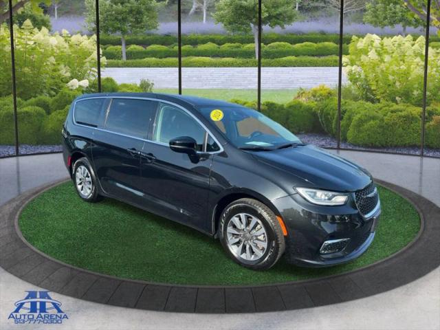 2024 Chrysler Pacifica Hybrid Select for sale near Fairfield, OH